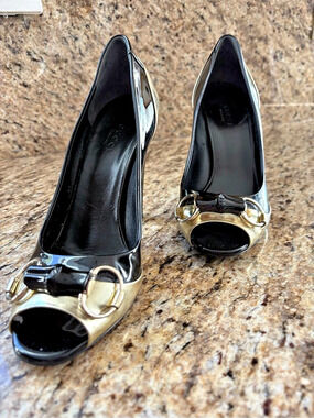 Gucci Horsebit Peep-Toe Stiletto Pumps Black & Gold US 7B